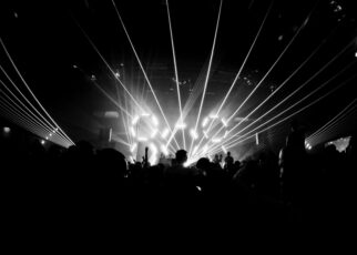 Niederländischer Club bei Nacht
